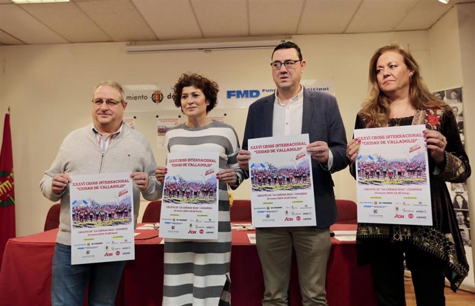 El presidente de la Federación de Atletismo de Castilla y León, Gerardo García; concejala de Deportes del Ayuntamiento de Valladolid, Mayte Martínez; representación de la Junta de Castilla y León, Carmen Villa, y el diputado provincial Javier González