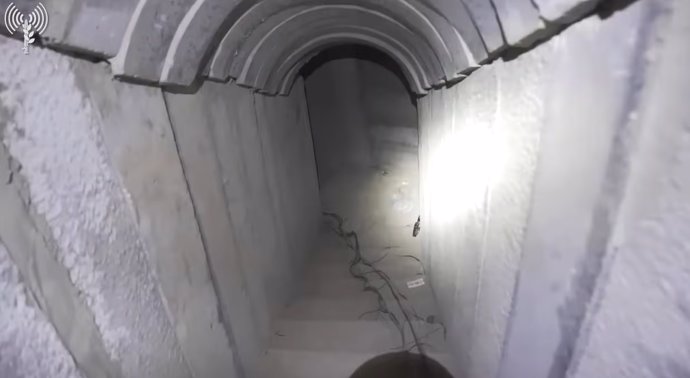 Israel publica un vídeo de un túnel de Hamás en el que habrían estado retenidos varios rehenes