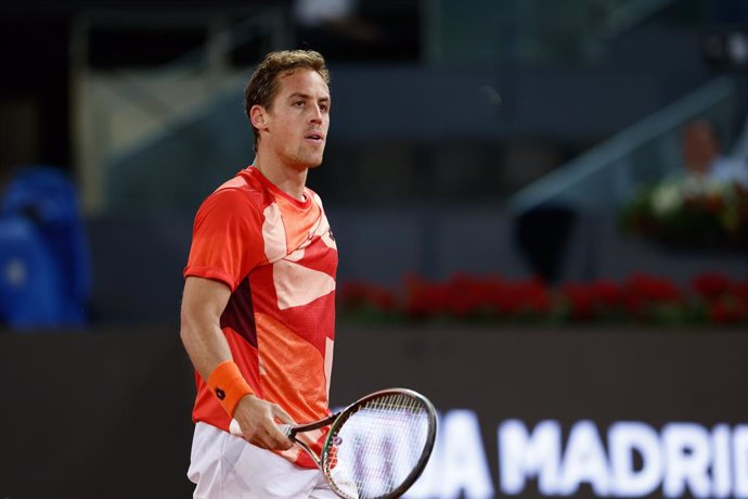 Archivo - Roberto Carballes of Spain in action against Alexander Zverev of Germany during the Mutua Madrid Open 2023 celebrated at Caja Magica on Abril 28, 2023 in Madrid, Spain.