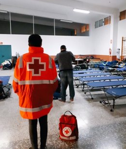 Archivo - El Ayuntamiento de Alicante y Cruz Roja refuerzan atención a personas sin hogar ante las bajas temperaturas