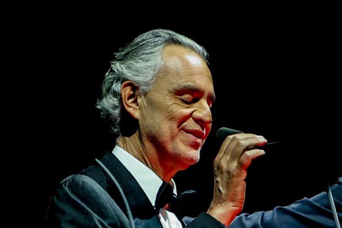 Archivo - El cantante Andrea Bocelli durante una actuación en el WiZink Center, a 20 de septiembre de 2023