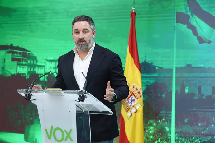 El líder de VOX, Santiago Abascal, durante una rueda de prensa en la sede del partido.