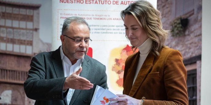 El director general de Desarrollo Estatutario, José María Fuster, y la jefa de Servicio, Belén Corcoy.
