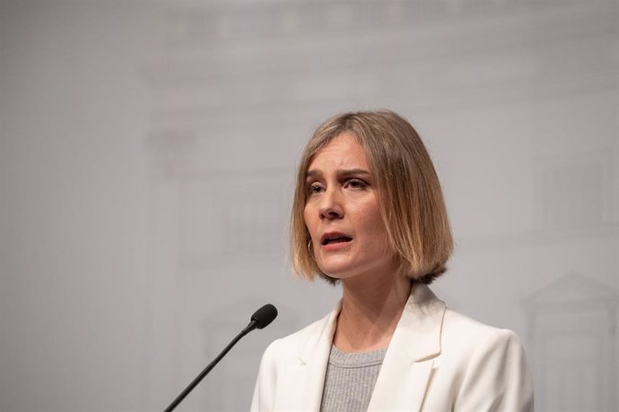 Archivo - La líder de los Comuns en el Parlament, Jéssica Albiach, durante una rueda de prensa posterior a la firma de un acuerdo para poder aprobar los Presupuestos de la Generalitat para 2023, en el Parlament de Catalunya, a 14 de diciembre de 2022, e