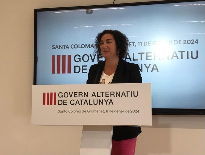 La portavoz del PSC en el Parlament, Alícia Romero, en una rueda de prensa en Santa Coloma de Gramenet (Barcelona)