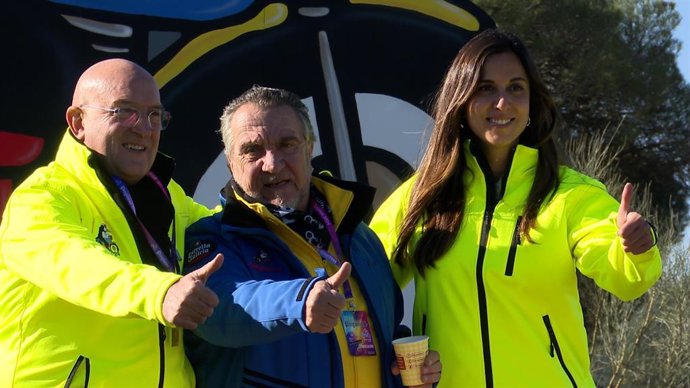 El alcalde de Valladolid, Jesús Julio Carnero, junto al representante de la organización de Pingüinos José Manuel Navas y la concejal de Turismo, Eventos y Marca de Ciudad, Blanca Jiménez.