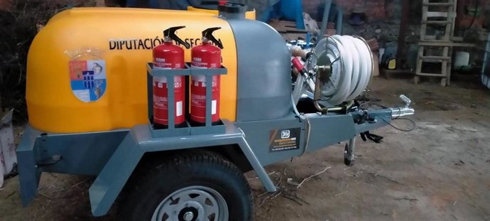 Remolque con motobomba.