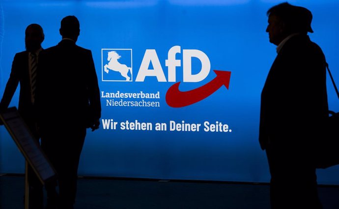 Archivo - FILED - 19 August 2023, Lower Saxony, Celle: Delegates and visitors attend the state party conference of the AfD Lower Saxony at the Congress Union Celle. The Alternative for Germany (AfD) party has been categorized as a confirmed right-wing ext