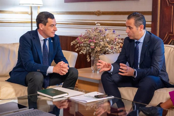 El presidente de la Junta, Juanma Moreno, ha recibido en el Palacio de San Telmo al presidente de CSIF Andalucía, Germán Girela, con quien ha abordado distintos temas de interés y de actualidad en la comunidad andaluza.