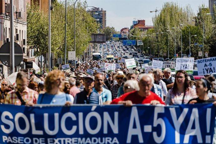 Archivo - Manifestación ¡A-5, Solución Ya!