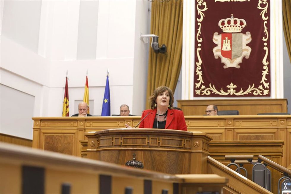 La consejera de Economía, Empresas y Empleo de C-LM, Patricia Franco, en el debate parlamentario