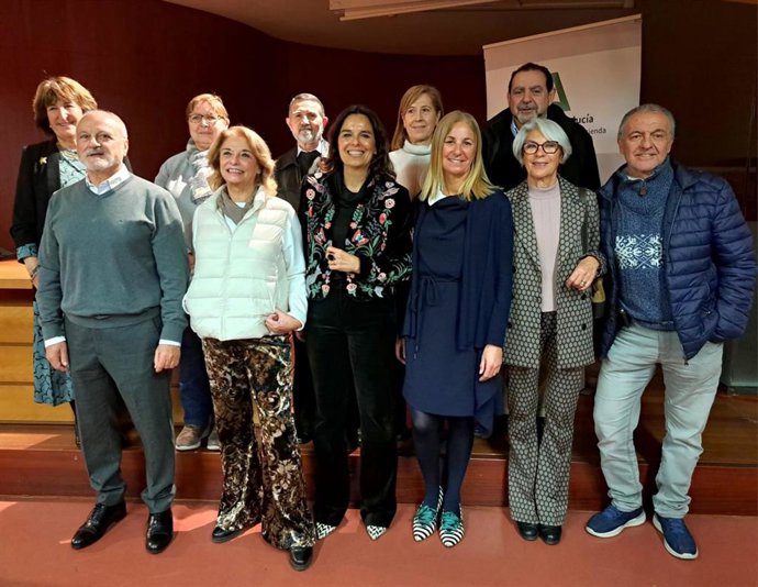 La Consejería de Economía, Hacienda y Fondos Europeos ha reconocido por primera vez la importante labor y apuesta por la función pública de los funcionarios que han puesto fin a su carrera profesional durante el pasado año.