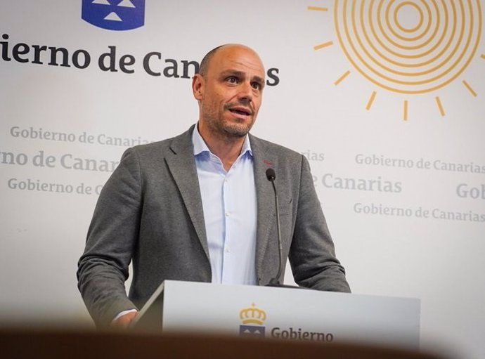 El portavoz del Gobierno de Canarias, Alfonso Cabello, en rueda de prensa