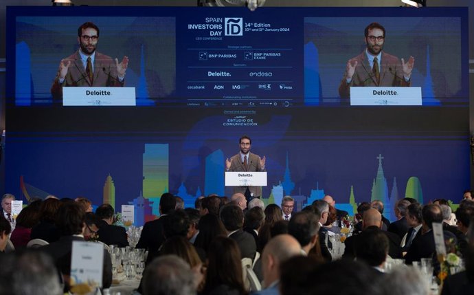 El ministro de Economía, Comercio y Empresa, Carlos Cuerpo, interviene durante la segunda y última jornada de la XIV edición de Spain Investors Day, en el Hotel Mandarin Oriental Ritz, a 11 de enero de 2024, en Madrid (España). Spain Investors Day (SID)