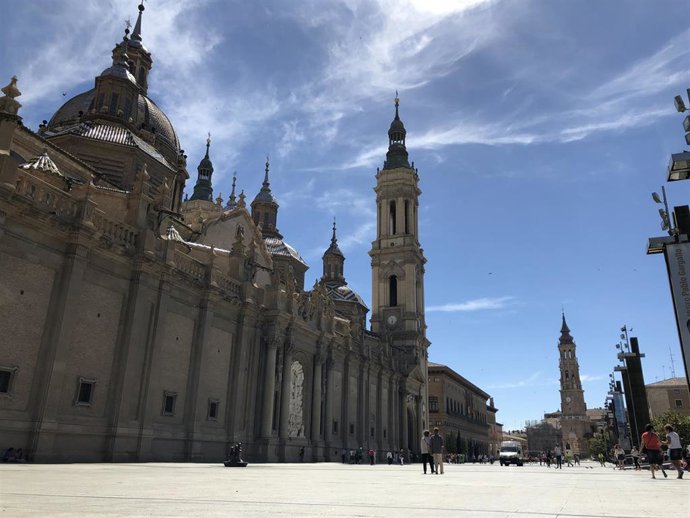 Archivo - Basílica del Pilar y Catedral de la Seo, en la plaza del Pilar.