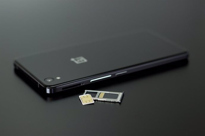Ranura para tarjeta SIM en un 'smartphone' OnePlus