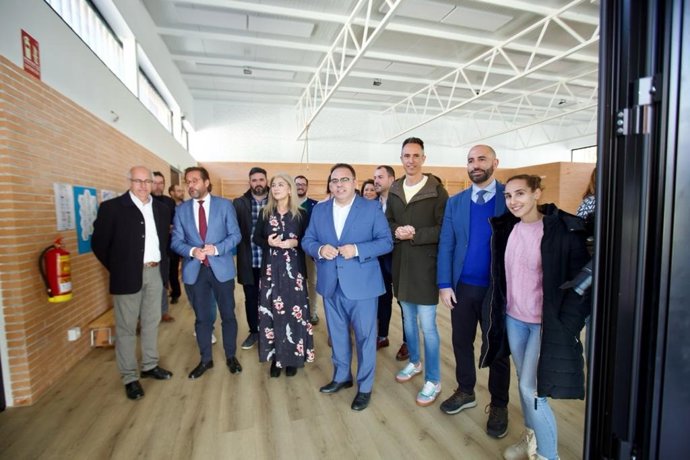 La consejera Patricia del Pozo asiste a la inauguración del nuevo gimnasio del colegio Las Gaviotas de La Herradura.