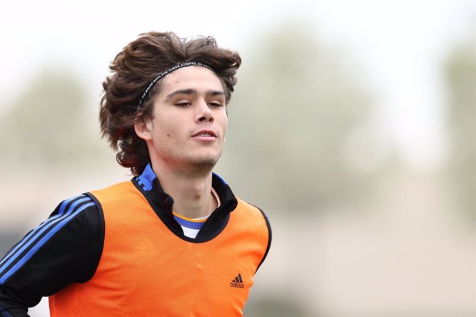 Archivo - Julen Jon Guerrero of RM Juvenil A warms up during the spanish cup juvenil, Copa del Rey Juvenil, football match played between Real Madrid Juvenil A and CD Tenerife at Ciudad Deportiva Real Madrid on march 27, 2022, in Valdebebas, Madrid, Spain