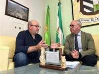 El delegado de la Junta analiza "proyectos estratégicos" con los alcaldes de Bélmez de la Moraleda y Torreperogil