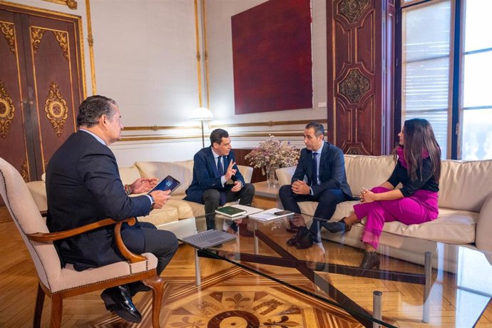 CSIF-A traslada a Moreno su preocupación por la sanidad y la necesidad de cumplir compromisos con los empleados públicos.