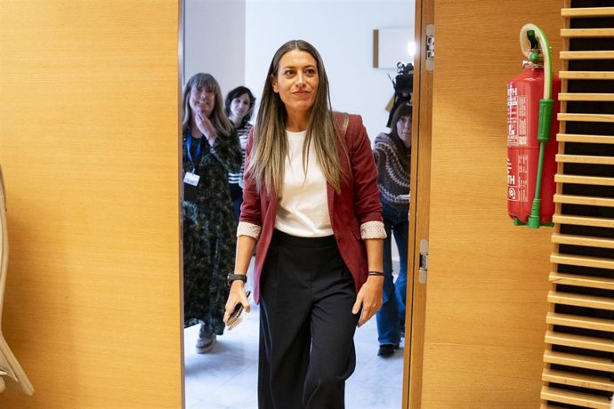 Archivo - La diputada y portavoz de Junts, Miriam Nogueras, a su llegada a la actividad ordinaria de la comisión de defensa el día en el que se constituyen 28 comisiones, en el Congreso de los Diputados, a 4 de diciembre de 2023, en Madrid (España). El 