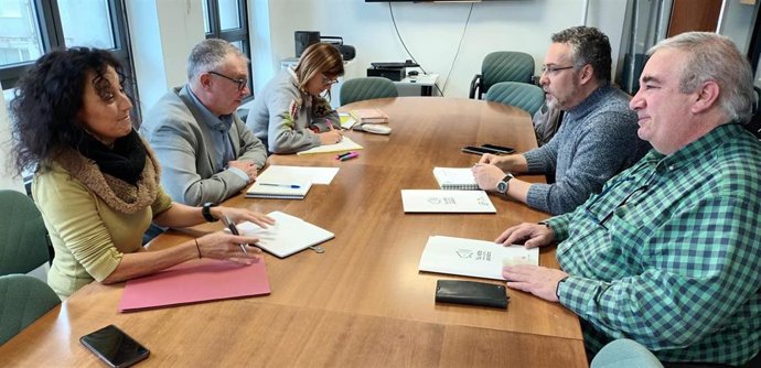 La directora general de Centros, Red 0-3 y Enseñanzas Profesionales, Eva Ledo, y el director general de Personal Docente, César González, con los representantes sindicales de CSIF Jorge García y Sergio Peña.