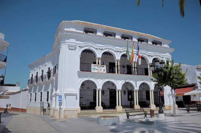 Fachada del Ayuntamiento de Almonte (Huelva).