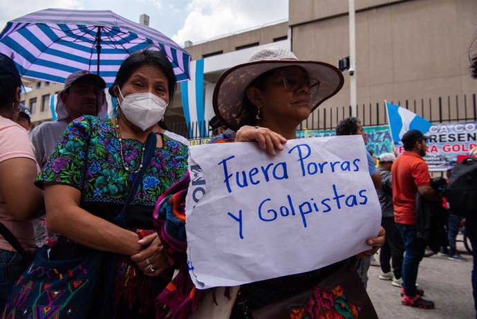 October 5, 2023, Guatemala City, Guatemala City, Guatemala: For the fourth consecutive day this Wednesday, October 4, indigenous authorities continue to demonstrate in front of the headquarters of the Public Ministry in the Gerona neighborhood, zone 1, to