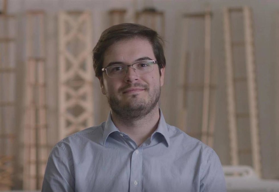 Alejandro Escario, premio CEU Ángel Herrera 'Alumni júnior' por la creación de una incubadora de bajo coste