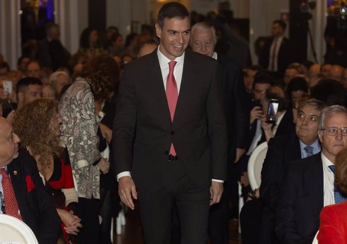 El presidente del Gobierno, Pedro Sánchez, a su llegada a la segunda y última jornada de la XIV edición de Spain Investors Day, en el Hotel Mandarin Oriental Ritz, a 11 de enero de 2024, en Madrid (España). Spain Investors Day (SID) es un foro profesional