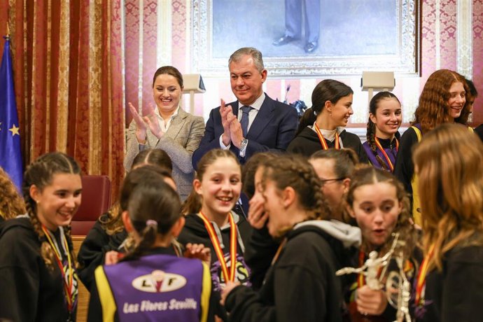 Acto de reconocimiento a las deportistas del Club Deportivo Las Flores Sevilla