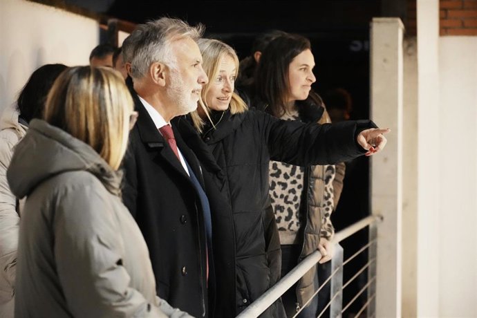El ministro de Política Territorial, Ángel Víctor Torres, visita las obras del yacimiento Flavióbriga junto a la alcaldesa de Castro Urdiales, Susana Herrán 