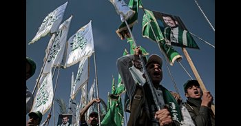 El líder de los hutíes amenaza a EEUU y Reino Unido con ampliar sus ataques contra barcos en el mar Rojo