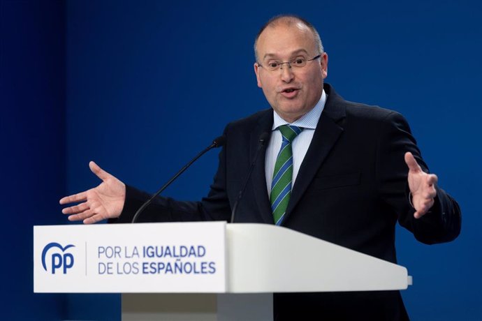 El portavoz del Grupo Parlamentario Popular en el Congreso, Miguel Tellado, durante una rueda de prensa, en la sede del PP, a 3 de enero de 2024, en Madrid (España).