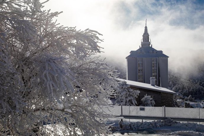 Vista nevada en el Puerto de Navacerrada, a 7 de enero de 2024, en Madrid (España). 