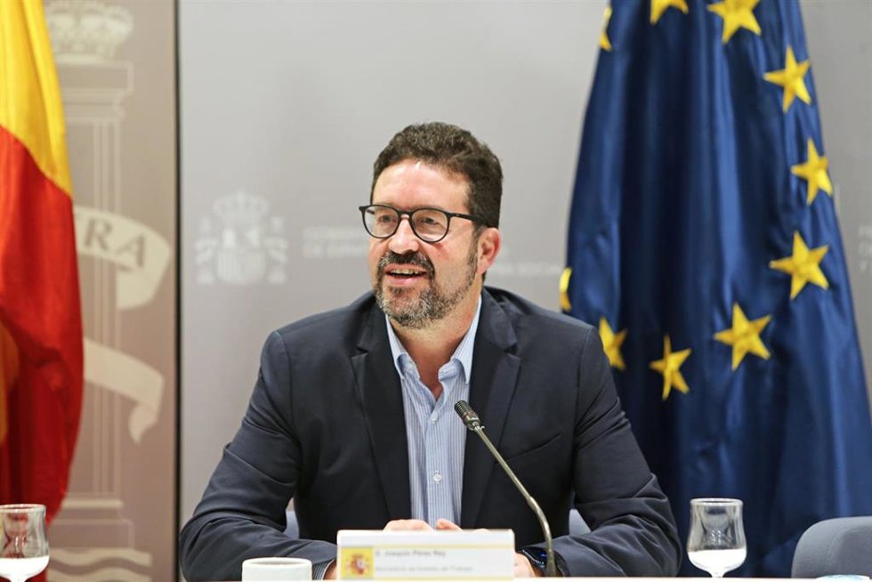 El secretario de Estado de Empleo, Joaquín Pérez Rey, en la reunión con los agentes sociales para la subida del SMI