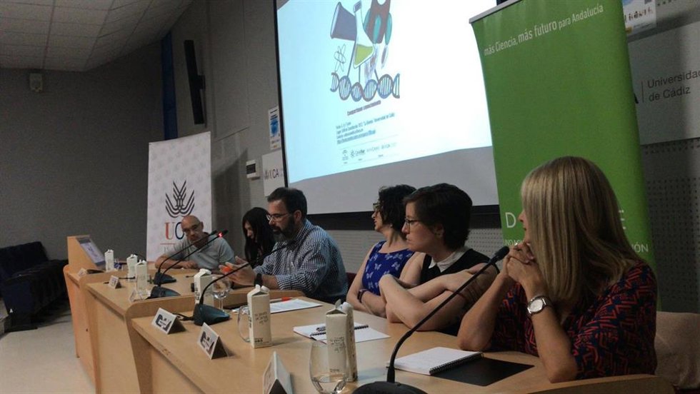 Archivo - 'Espacio 100cia. Escuela de Divulgadores de Andalucía', organizado en Cádiz por la Fundación Descubre y la Universidad de Cádiz (UCA), con la colaboración de Canal Sur Radio y Televisión.