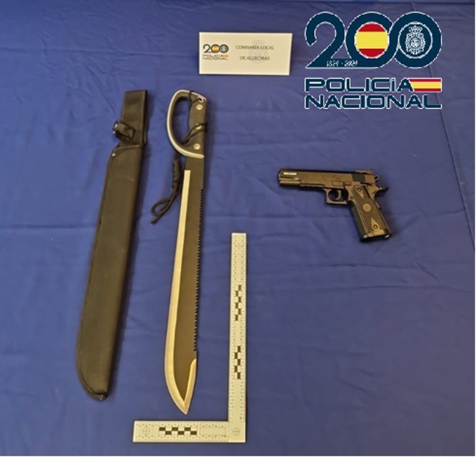 Armas intervenidas en Algeciras en el robo con violencia en una casa.