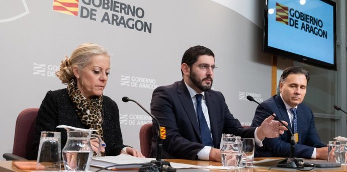 De izquierda a derecha: la directora general de Justicia, Esmeralda Pastor,; el vicepresidente primero, Alejandro Nolasco, y el jefe de servicio de Tecnologías de la Información, Eduardo Pérez.