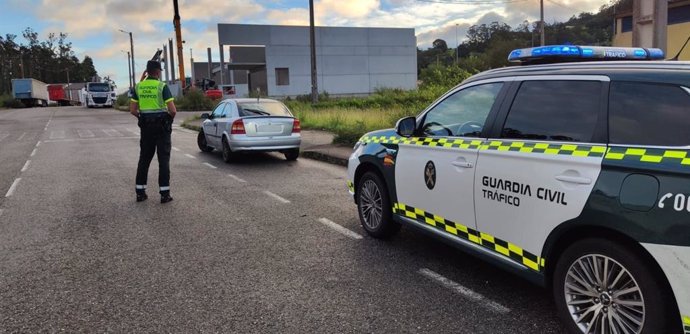 Archivo - Control de la Guardia Civil de Tráfico