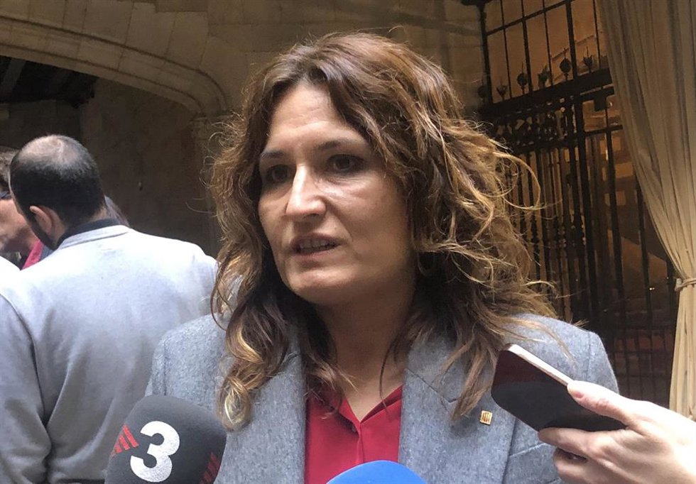 Archivo - La consellera de la Presidencia, Laura Vilagr, en declaraciones a periodistas en la Generalitat