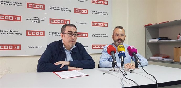 Archivo - El secretario regional de CCOO, Paco de la Rosa, en rueda de prensa.