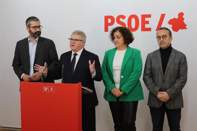 El secretario general del PSOE en la Región de Murcia, José Vélez, en rueda de prensa