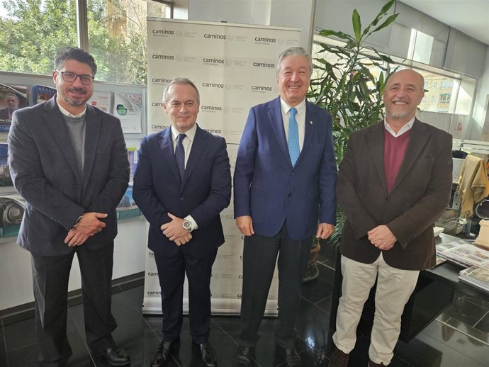 El consejero de Infraestructuras, Manuel Martín Castizo, visita el Colegio de Ingenieros de Caminos, Canales y Puertos de Cáceres
