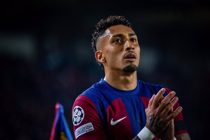 Archivo - Raphinha Dias Belloli of FC Barcelona looks on during the UEFA Champions League, Group H, football match played between FC Barcelona and FC Porto at Olympic de Montjuic stadium on November 28, 2023, in Barcelona, Spain.