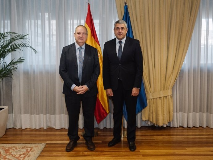El ministro de Industria y Turismo, Jordi Hereu, y el secretario general de la Organización Mundial del Turismo, Zurab Pololikashvili.