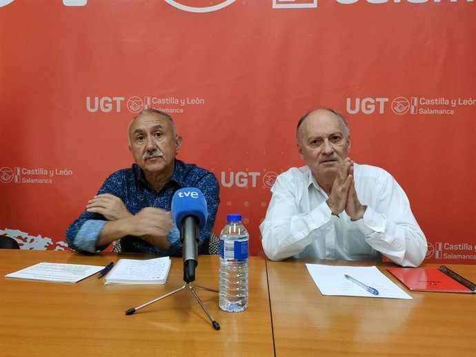 Archivo - El secretario de UGT Castilla y León, Faustino Temprano (d), junto al secretario confederal de UGT, Pepe Álvarez (i). Foto archivo