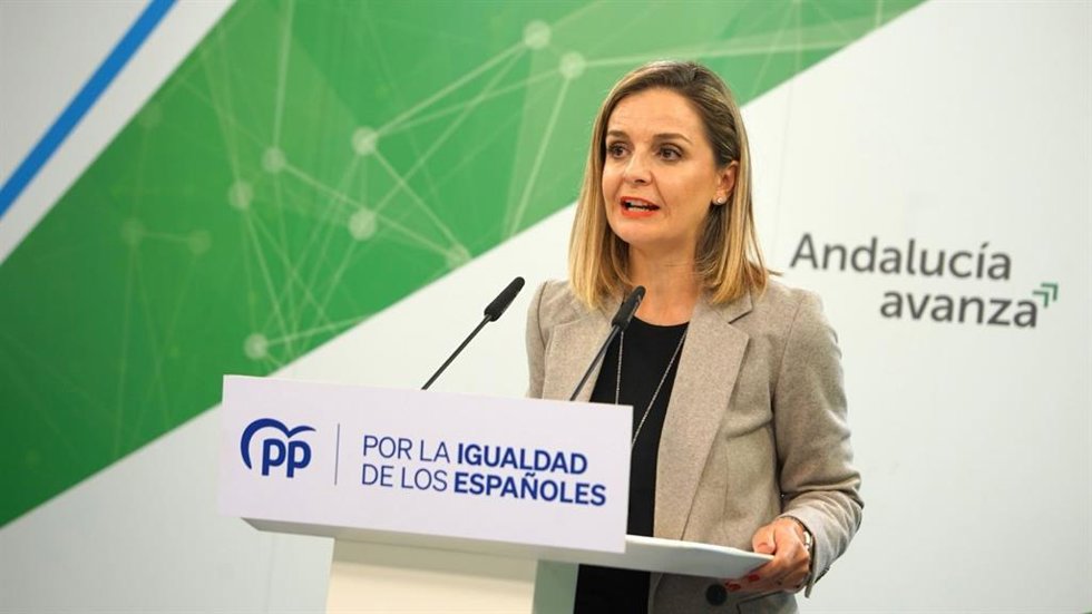 La portavoz del PP-A, Maribel Torregrosa, en rueda de prensa.