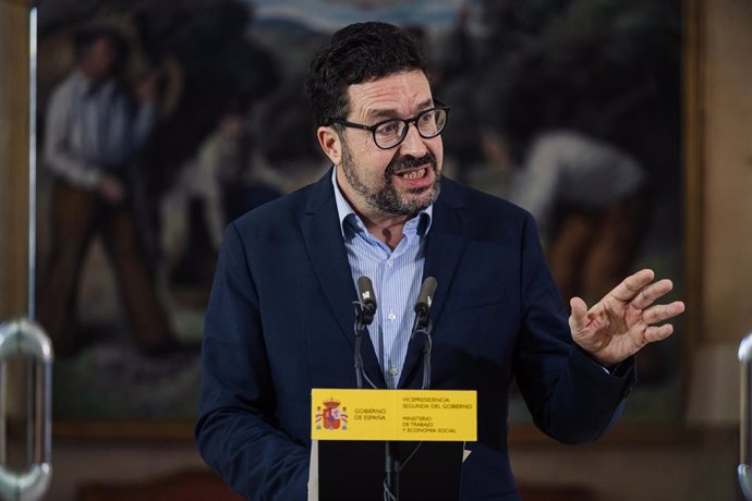 El secretario de Estado de Trabajo, Joaquín Pérez Rey, ofrece una rueda de prensa tras la reunión con los agentes sociales para comunicarles el importe del SMI de 2024, a 12 de enero de 2024, en Madrid (España). El Ministerio de Trabajo ha acordado este