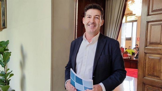 Antonio Alcázar ha anunciado la presentación de una moción enfocada en el desarrollo urbanístico y económico de la ciudad con el objetivo de que Málaga se convierta en "un centro financiero europeo de referencia" aprovechando sus "fortalezas únicas".